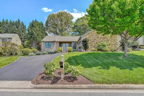 1912 Mcvitty Rd, Salem, VA 24153