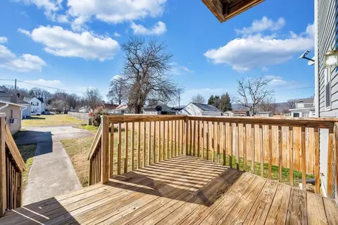Exterior - 804 Bowman Ave, Salem, VA 24153 photo 4 of 5