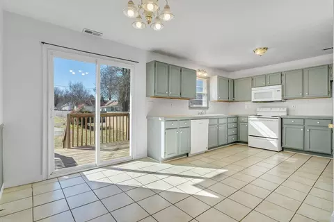 Kitchen - 804 Bowman Ave, Salem, VA 24153 photo 3 of 4