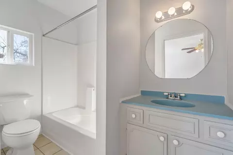 Bath - 804 Bowman Ave, Salem, VA 24153 photo 2 of 3