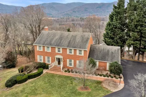 7118 Highfields Farm Trl, Roanoke, VA 24018