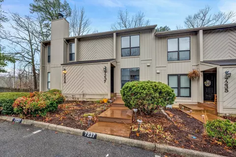 7237 Woods Crossing Dr, Roanoke, VA 24018