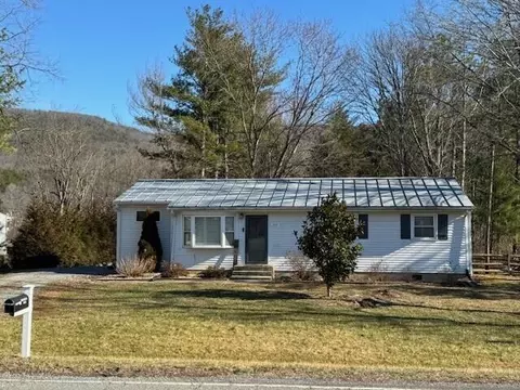 3571 Bradshaw Rd, Salem, VA 24153