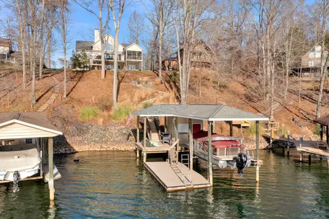 3044 Timberwood Ln, Moneta, VA 24121