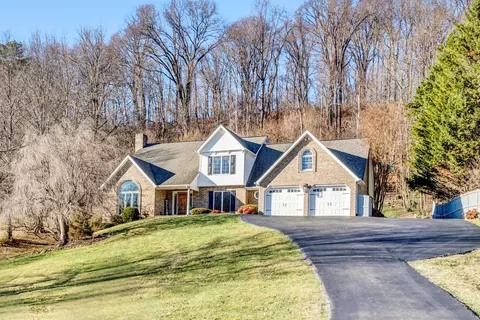 617 Stoney Battery Rd, Troutville, VA 24175