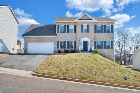 216 Edgemere Dr, Salem, VA 24153