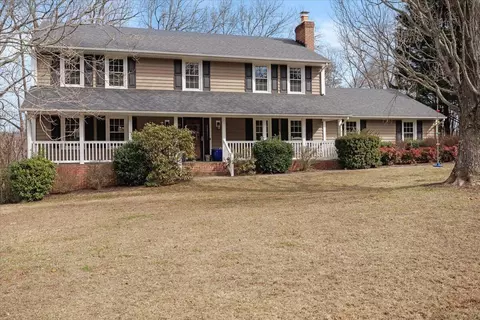 6519 Poages Mill Dr, Roanoke, VA 24018