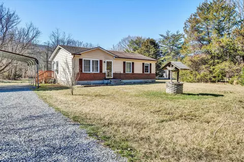 3302 Catawba Valley Dr, Salem, VA 24153
