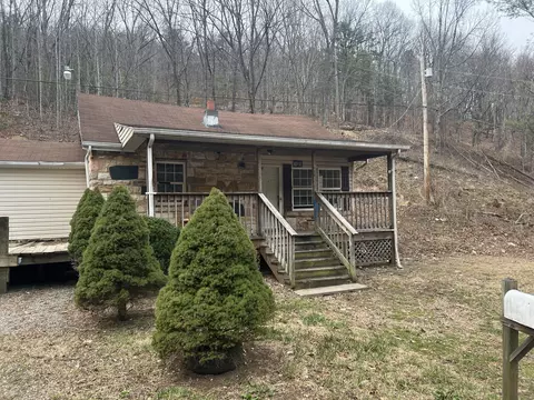3143 Powell Dr, Salem, VA 24153