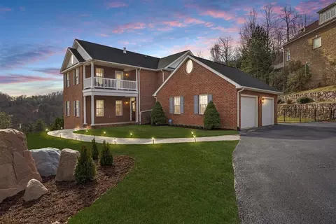 5664 Longridge Dr, Roanoke, VA 24018