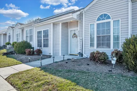 8209 Emerald Court Dr, Roanoke, VA 24019