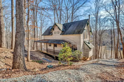 110 Summer House Dr, Hardy, VA 24101