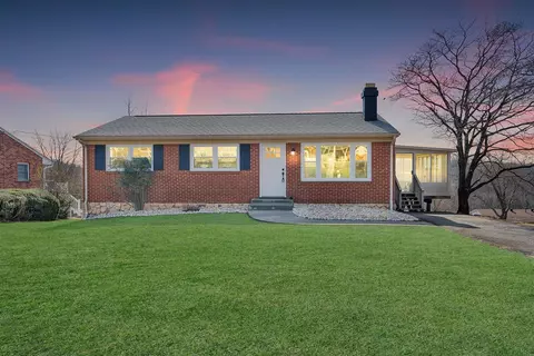 1045 Claiborne Ave, Vinton, VA 24179