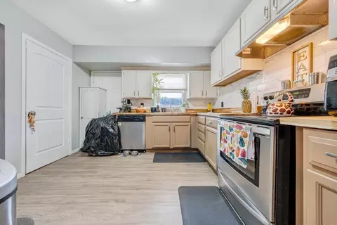 Kitchen - 328 E Riverside Dr, Salem, VA 24153 photo 1 of 3