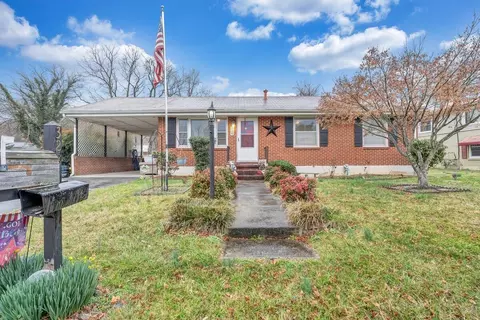 328 E Riverside Dr, Salem, VA 24153