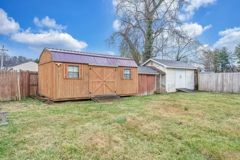 Exterior - 328 E Riverside Dr, Salem, VA 24153 photo 7 of 11