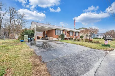 Exterior - 328 E Riverside Dr, Salem, VA 24153 photo 4 of 11