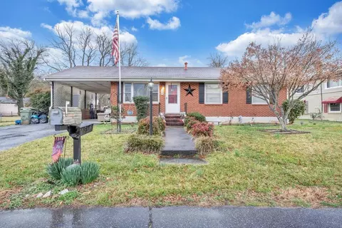 Exterior - 328 E Riverside Dr, Salem, VA 24153 photo 10 of 11