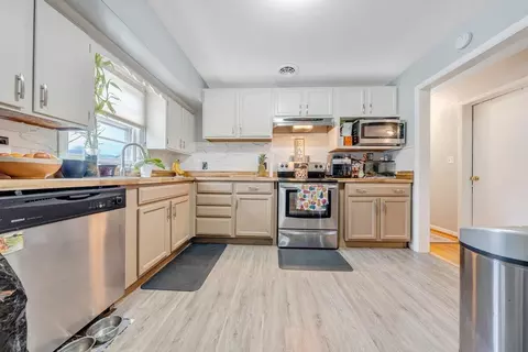 Kitchen - 328 E Riverside Dr, Salem, VA 24153 photo 2 of 3