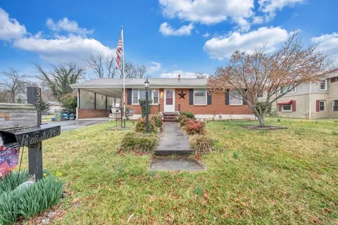 Exterior - 328 E Riverside Dr, Salem, VA 24153 photo 2 of 11