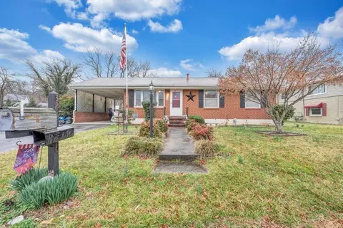 Exterior - 328 E Riverside Dr, Salem, VA 24153 photo 3 of 11