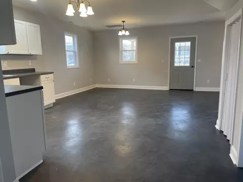 215 E Walnut St, Covington, VA 24426 photo 4