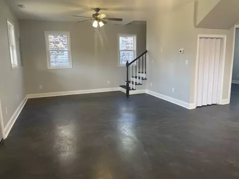 215 E Walnut St, Covington, VA 24426 photo 3