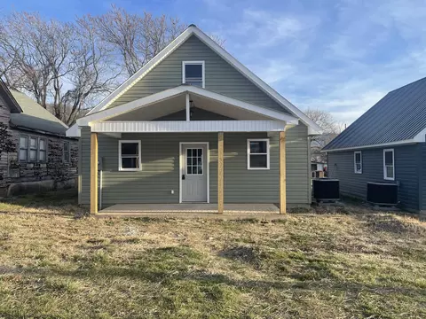 215 E Walnut St, Covington, VA 24426