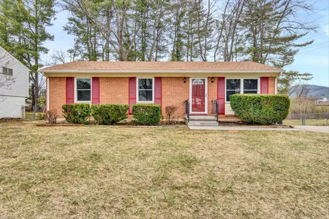 3766 Meadowlark Rd, Roanoke, VA 24018