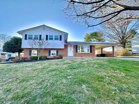 1703 Ridgevue Ave, Clifton Forge, VA 24422