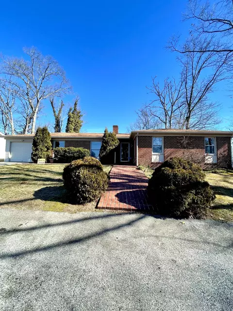1506 Linden Ave, Clifton Forge, VA 24422