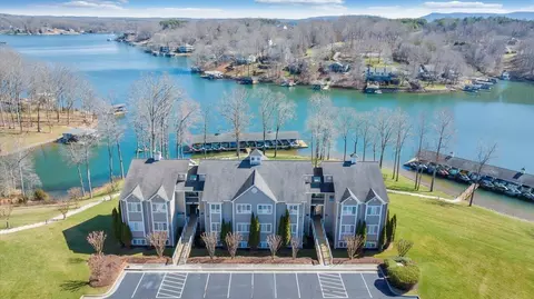 305 S Pointe Shore Dr #201, Moneta, VA 24121