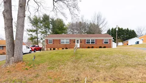 802 Jeter St, Bedford, VA 24523