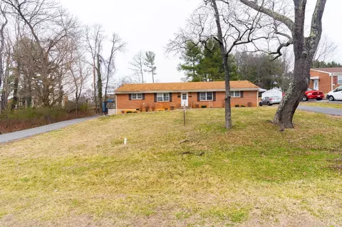 804 Jeter St, Bedford, VA 24523