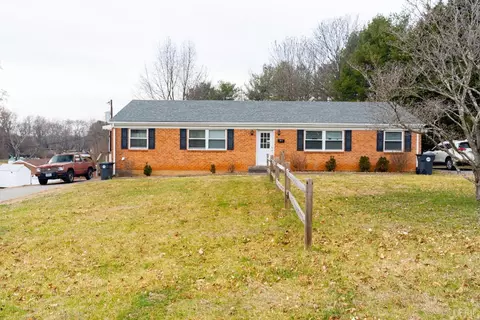 710 Spruce St, Bedford, VA 24523
