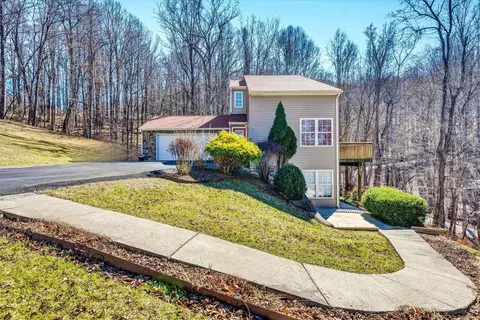 6981 Crowell Gap Rd, Roanoke, VA 24014