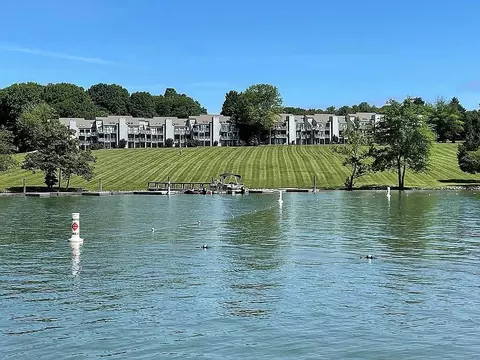 130 Sailors Cove Dr #1303, Moneta, VA 24121