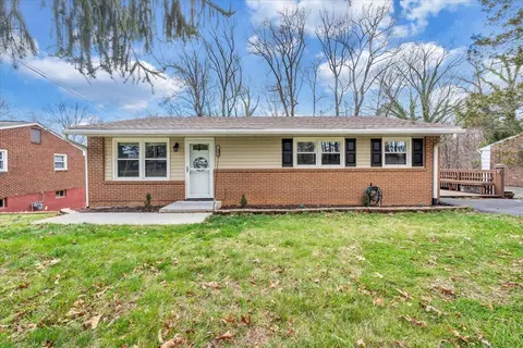 4502 Stonewall Rd NW, Roanoke, VA 24017