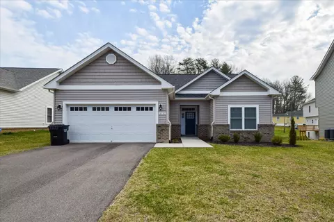 5737 Ivy Park Dr, Roanoke, VA 24018