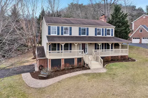 4406 Kings Court Dr, Roanoke, VA 24018