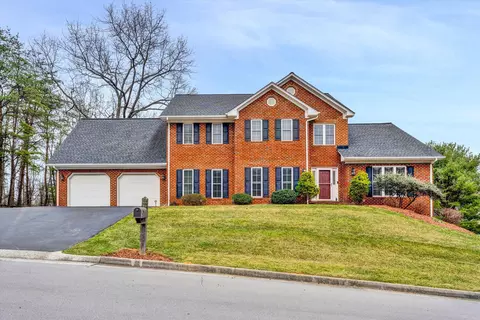 6301 Roselawn Court Dr, Roanoke, VA 24018