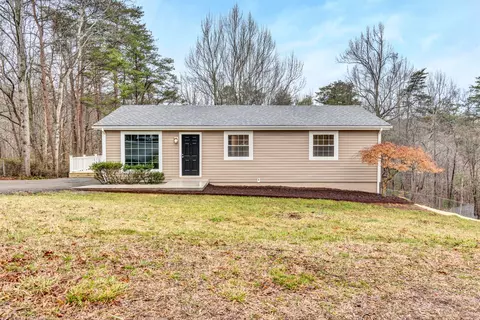 210 Suntree Dr, Goodview, VA 24095