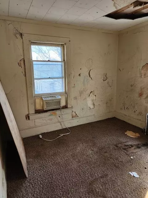 105 E Hawthorne St, Covington, VA 24426 photo 13