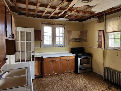 105 E Hawthorne St, Covington, VA 24426 photo 4