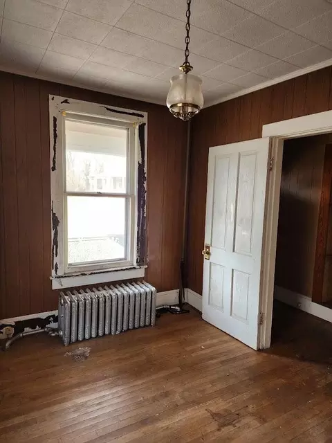 105 E Hawthorne St, Covington, VA 24426 photo 10