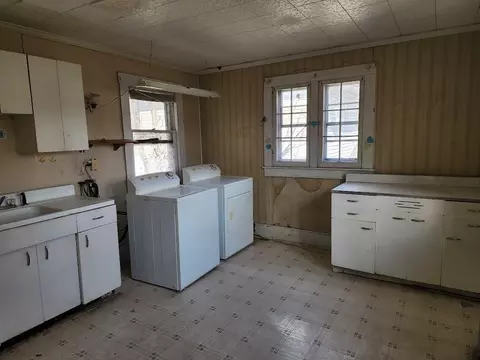 105 E Hawthorne St, Covington, VA 24426 photo 17