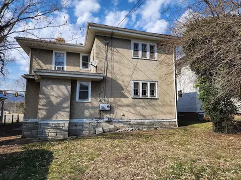 105 E Hawthorne St, Covington, VA 24426 photo 3
