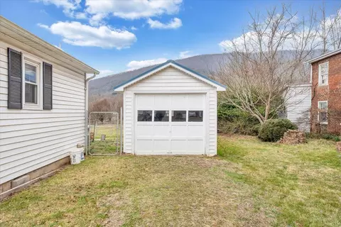 323 Lowe St, Buchanan, VA 24066 photo 19