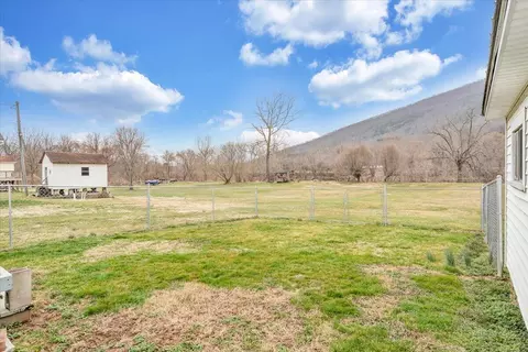 323 Lowe St, Buchanan, VA 24066 photo 17