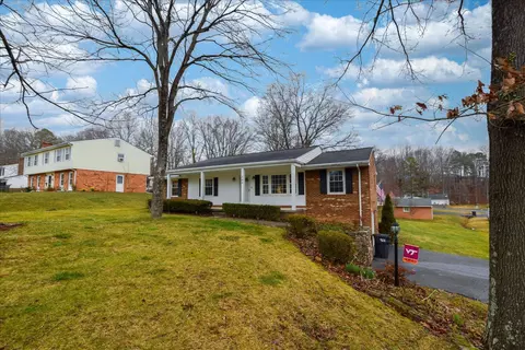 200 Stratford Dr, Blue Ridge, VA 24064